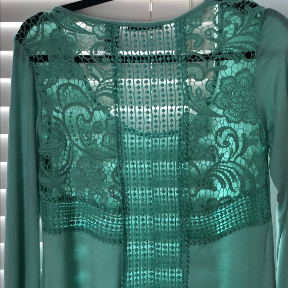 Buckle Top - Picture 2 of 4